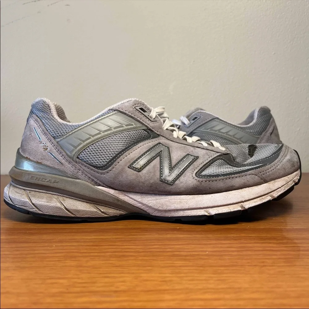 New Balance 990v2